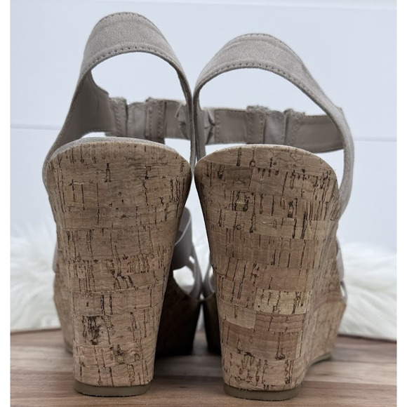 Torrid Shoes Womens Size 10 Beige Wedge Sandals Cork Platform Zipper Elastic - Picture 6 of 8